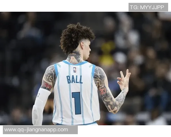 黄蜂主帅称三球为球队核心支柱表达他希望继续留在夏洛特的决心