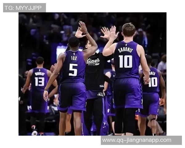 布克半场状态低迷仅得6分依赖队友发挥助力球队表现 布克半场状态低迷仅得6分依赖队友发挥助力球队表现