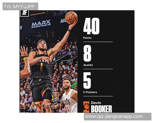 布克强调团队合作的重要性关键时刻每个人都需挺身而出